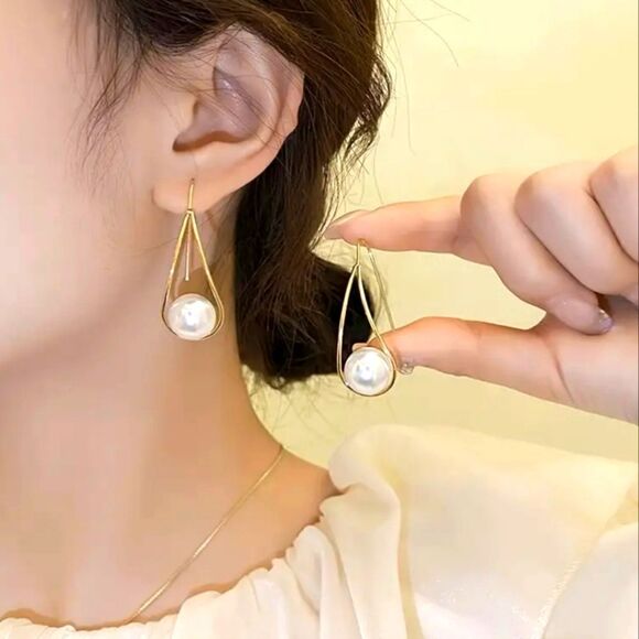 Imitation Pearl Line Design Stud Elegant Style Earrings - Picture 3 of 6